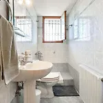 2 Bedroom Beautiful In Kamari Xylokastro