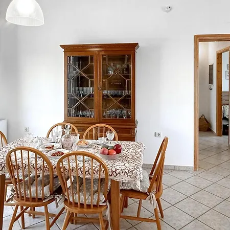 2 Bedroom Beautiful In Kamari Xylokastro