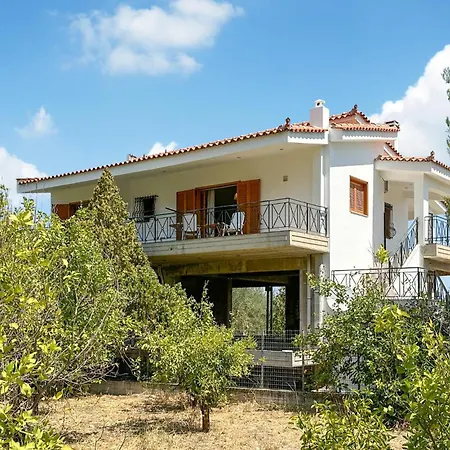 2 Bedroom Beautiful In Kamari Xylokastro 度假居