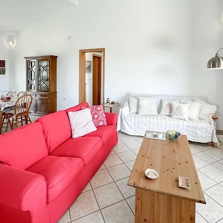 2 Bedroom Beautiful In Kamari Xylokastro 度假居 Kariotika Kamariou